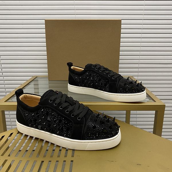 Stilvolle Herrenschuhe mit Nieten, handgefertigt aus echtem Leder, Designer-Rock-Stil, Unisex-Schuhe mit roten Sohlen, Luxusmode, diamantbesetzter Freizeitschuh für Damen 00071