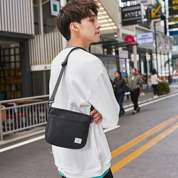 Duffel Bags Fashion Simple Messenger Bag для Men Hip Hop Trend Mini Phoulding 2023 Lady Casual Mobile Packet Packet Pacch
