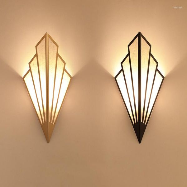 Wandlampe nordische moderne Kreativität E27 LED -Dreiecksform Schlafzimmer Nachtlampen Wohnzimmerstudium Korridorbeleuchtung LUZ Luz