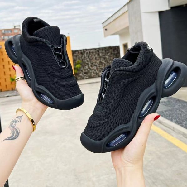 Fashion Dress Shoes sneakers designer casual da uomo e da donna con suola spessa in maglia elastica calzino in pelle retro sneaker con suola spessa in esecuzione a macchina