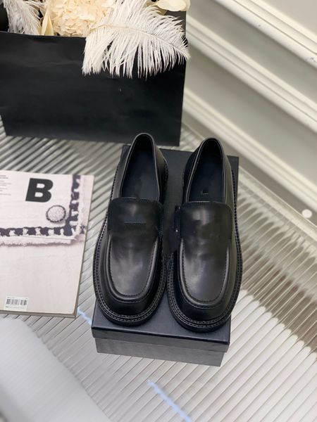 2023 Designer-Loafer-Sandalen aus echtem Leder Frühling neue Mode-Loafer-Luxus-Freizeitschuhe Absatzhöhe 5,5 cm Abdeckung Absatz mit Box 35-41