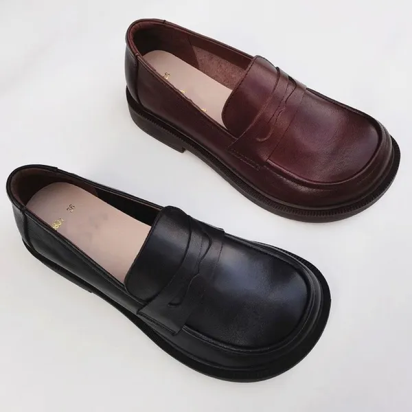 Sapatos artesanais puros Couro de um passo Sapatos planos femininos soltos solteiros simples espessos de sola n￣o deslizante 35-41
