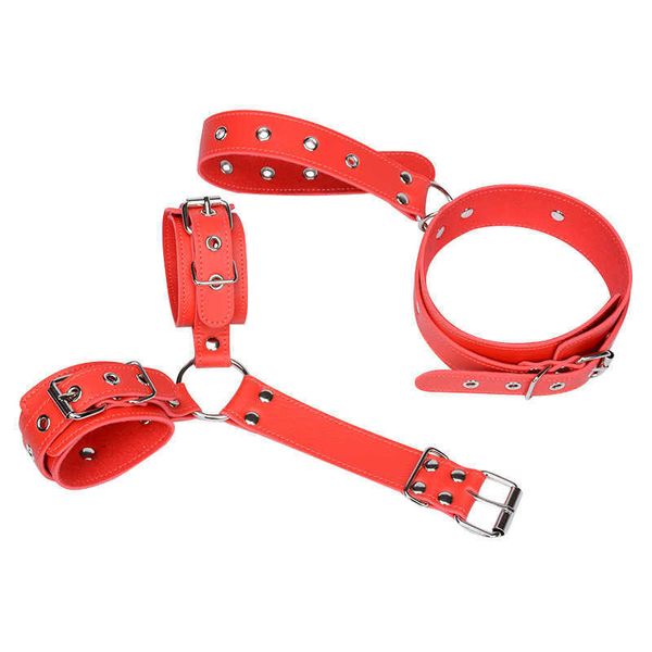 Itens de beleza Flirt sexy Products BDSM Bondage y Collar Erotic Chicote Algemas Pulso Amarrado Hand Toys Conjunto para Casais Gay produto de couro