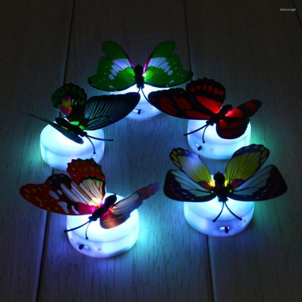 Luci notturne Bella Lampada da tavolo decorativa da tavolo con luce a farfalla a LED colorata che cambia automaticamente Decorazione della parete della camera da letto di casa con ventosa