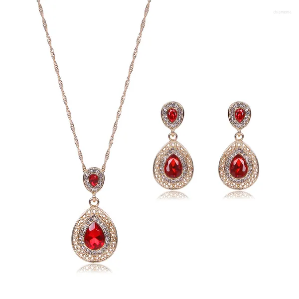 Orecchini con collana Set moda euro-americana con gocce di cristallo Due set di famosi abiti da donna per banchetti di strada