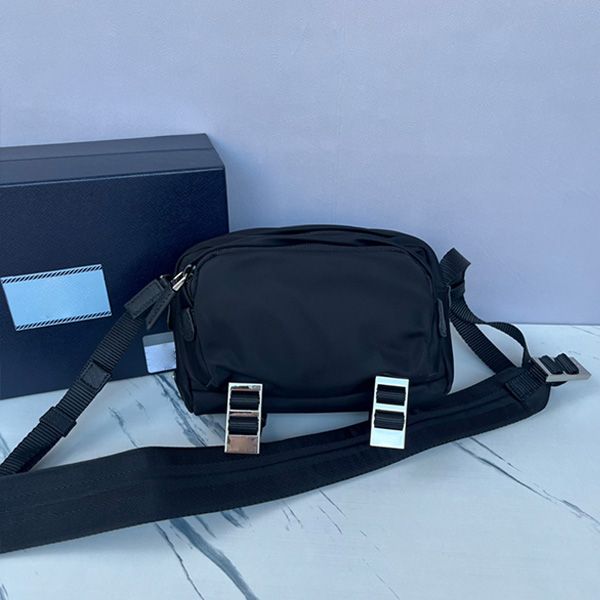 Borsa a tracolla in nylon da uomo di design Borse a tracolla a triangolo moda Borsa postino a tracolla Messenger Pacchetto di grande capacità Chiusura con cerniera funzione borsa lettera p