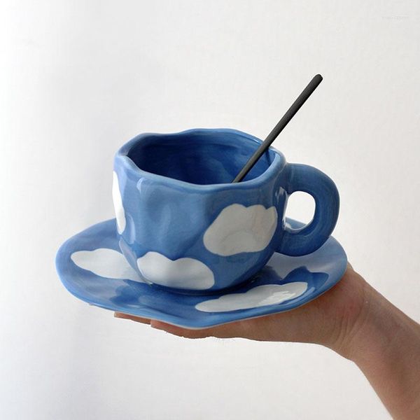 Cups Saucers Küche Haushaltsprodukte Accessoires Hand malt die blaue und weiße Wolken Kaffeetasse mit Untertassen Keramik handgefertigtes Tee s