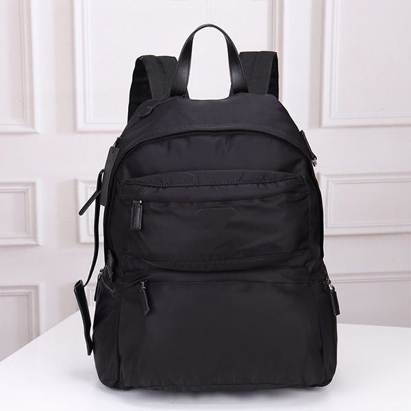 Designer Nylon Backpack Menina de viagem masculina New Fashion School School Triangle Letter P Bags 40 cm de grande capacidade para mochilas revestidas bolsa de negócios com bolsa de negócios