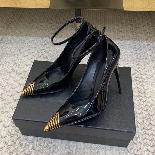 Elbise ayakkabıları yüksek topuk ayakkabılar demir kafa metal dekorasyon sivri ince resmi lüks tasarımcı ayak bileği band lake deri seksi yemek partisi siyah fabrika elbise ayakkabıları