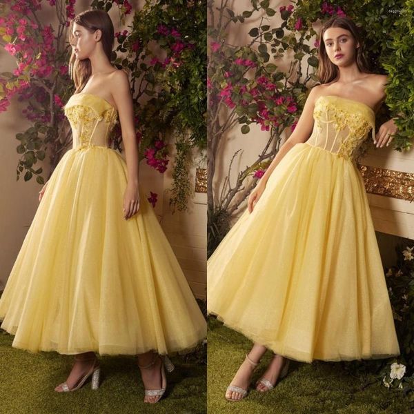 Vestidos de festa amarelo coquetel sem alças ladras vestidos de baile de baile espartilho de renda de renda de renda Celebrity Homecoming Dress Personalize Vestido de Novia