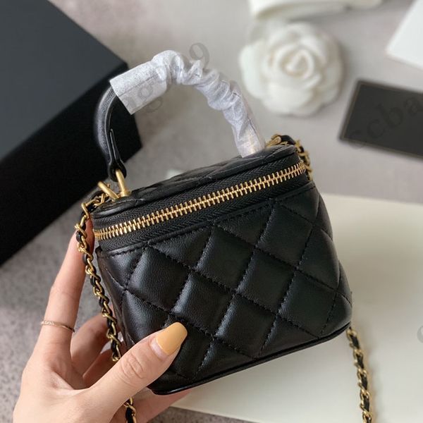 Kadın Mini Ruj Kutusu Üst Saplı Tasarımcı Çantalar Kuzu Derisi Kutusu Vanity Klasik Kapitone Donanım Deri Zincir Crossbody Fransız Çanta Kozmetik Çantası 10x7x9CM