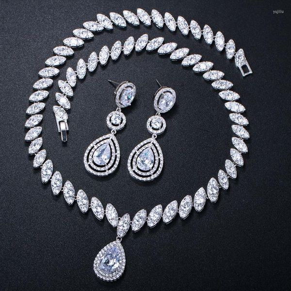 Set di gioielli da sposa ThreeGraces Sparkly Cubic Zirconia Long Water Drop Orecchini pendenti Collana Banchetto da sposa Set per le donne JS032