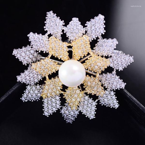 Broschen Koreanische Version Zwei-farbe Gold Kleidung Zubehör Intarsien Zirkon Sonne Blume Brosche Imitation Perle Pin Großhandel