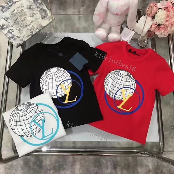 2023 Yeni Bebek Tasarımcı Giysileri T-Shirts Kızlar Erkekler Kısa Kollu Top Büyük Çocuk Çok Yönlü Mektup Ejderha Yılan Kuş Çiçek Deseni Yaz Çocuk Basit Stil Tees