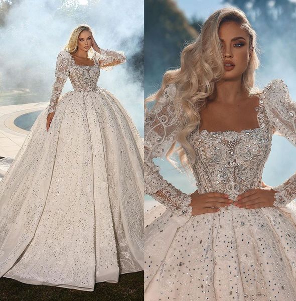 Incantevole abito da sposa in pizzo con cristalli, abiti da sposa con perline, colletto quadrato, maniche a sbuffo, abito da sposa