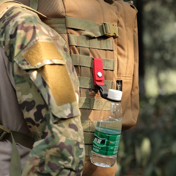 Gadgets ao ar livre fita de garrafa de nylon tática pendurada no montanhismo multifuncional clipe de água mineral portátil