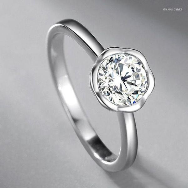 Fedi nuziali Stile Europa e America Placcato in argento color platino Moissanite Anello in zircone a forma di fiore Elegante gioiello dolce per donna