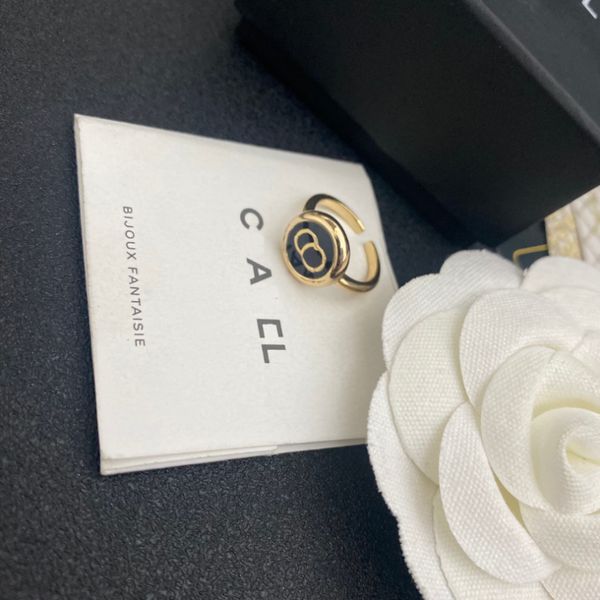 Anelli di band Classic Style Ring Fashion Brand Brand Designer QUALITY Apertura di lusso Anello regolabile per le donne Gentili di coppia selezionato Elegante delicato mai