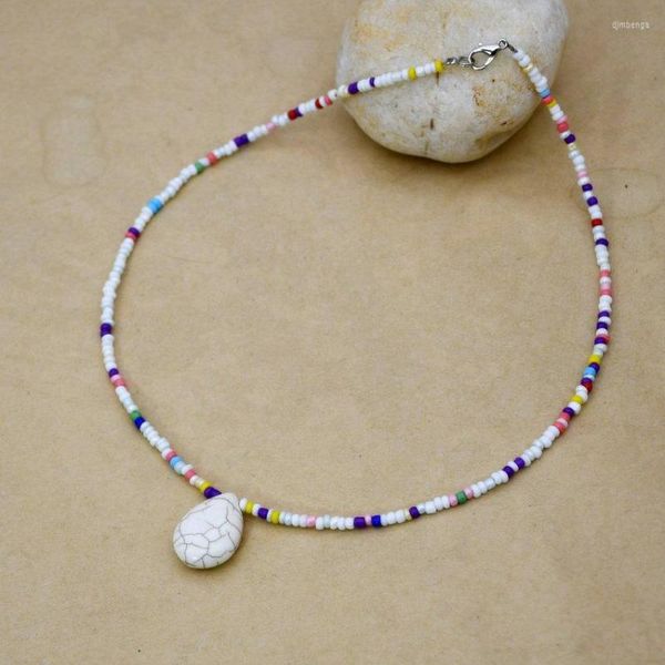 Halsband, bunte Rocailles, Perlenkette, Howlith-Stein, Tropfen-Anhänger-Halskette für Frauen, faszinierender Sommer-Boho-Tropen-Schmuck