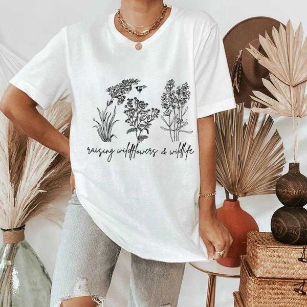 Raising Wildflowers And Wildlife T-shirt T-shirt Fiori con ape Plant Ladies