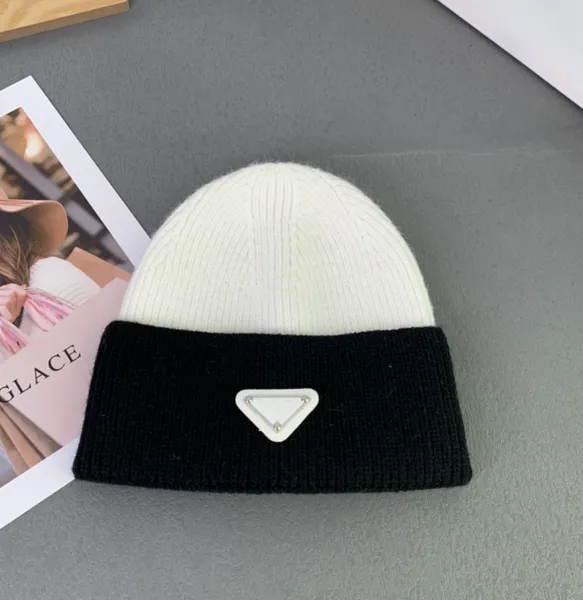 Moda de malha de lã Hat triângulo Mark Feminino Autumn Winter Fried Street Combation Color Hats Short Male