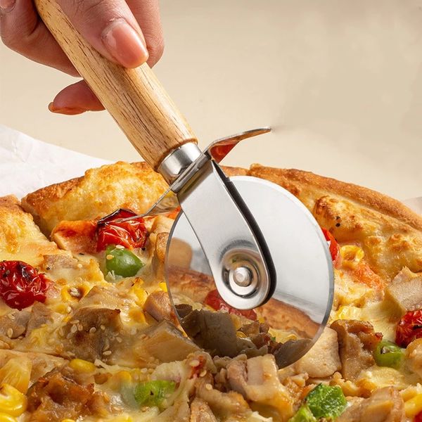 Tagliapizza rotondo in acciaio inossidabile confortevole con manico in legno Tagliapasta per coltelli da pizza Utensili da forno per pasta da cucina