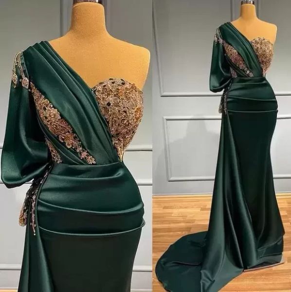 Eleganti abiti da ballo a sirena con una spalla araba 2022 Hunter Green Satin Plus Size Appliques in pizzo dorato Abiti da cerimonia per occasioni formali da donna