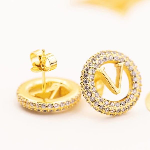 Brincho de designer j￳ias moda moda cra￧os charme letras de ouro Padr￣o de luxo em loop de diamante brinco de brinco de mulheres presentes de festas de caixa gr￡tis