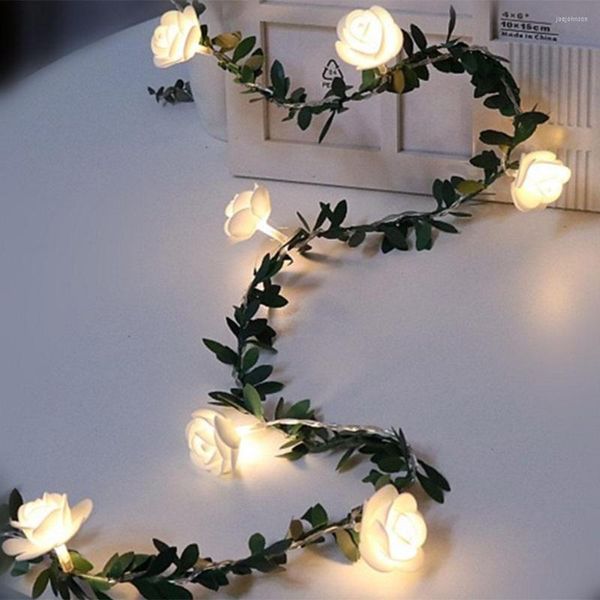 Stringhe Rose Flower Vine String Luci a LED Decorazione Ghirlanda di foglie verdi Batteria / USB / Energia solare 3m 5m 10m Fata bianca calda