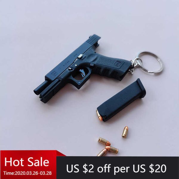 Silah Oyuncaklar Taşınabilir Silah Modeli Anahtarlık Glock G17 Tabanca Şekli Anahtarlık Mini Metal PUBG M29F Desert Eagle Shell Fırlatma Ücretsiz Montaj T221105