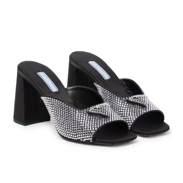 Chinelos Mules Womens Slides Salto Alto Sapatos Fábrica Calçado Strass Real Silk Chunky Block Slip-on Open Toe Designers Street Style