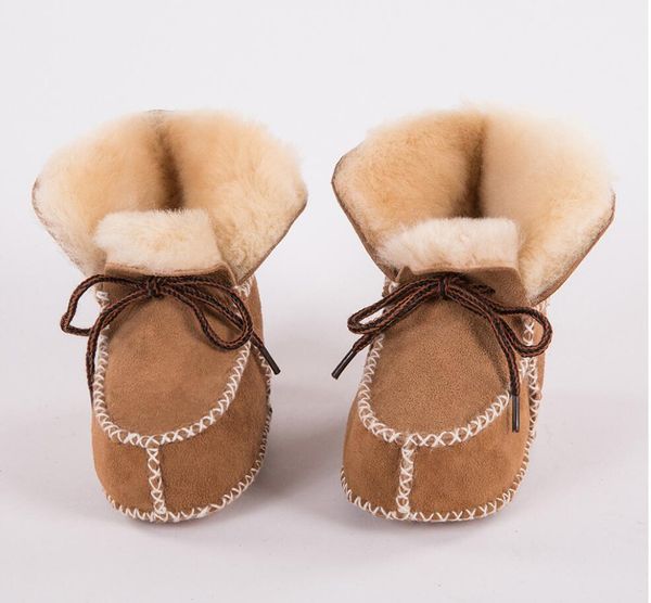 Chaussures de marche pour bébés pour enfants Automne et hiver semelle souple et chaude design classique épaissi marque à la mode cuir véritable daim givré bottes en peau de vache chaussures bébé