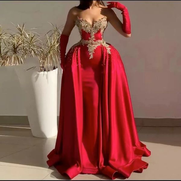 Aso Ebi Rote Ballkleider mit abnehmbarem Rock, Applikationen, Satin, Meerjungfrau-Partykleid, wunderschönes arabisches Abendkleid
