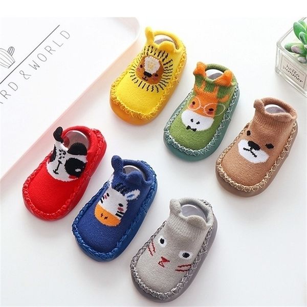 Primeiros caminhantes nascidos sapatos de bebê desenho animado animal infantil meninos meninos meias anti -lips slipper macio confortável casual infantil botas 221107