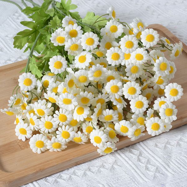 Simulazione Fiore Piccola margherita Bouquet Casa Soggiorno Tavolo da pranzo Decorazione Camomilla Fotografia Puntelli Crisantemo selvatico