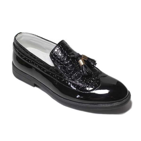 Tênis sapatos de couro meninos crianças formais para vestido de noiva de festa preto escorregamento de patente nos dedos redondos de tassel tassel oxfords 221107