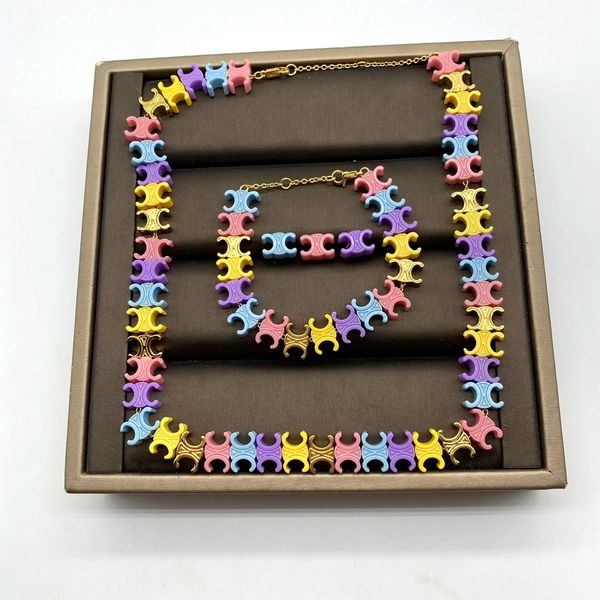 Novo design colar de pino de orelha oscilante cor doce Macaron pulseira de cor design sensação primavera e verão brincos de resina designer de joias ER2547
