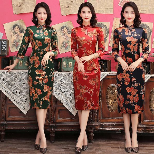 Abbigliamento etnico Taglie forti Stile cinese Qipao Classico Donna Raso con bottoni Cheongsam Abiti da sposa orientali da sposa Abito da sera sottile