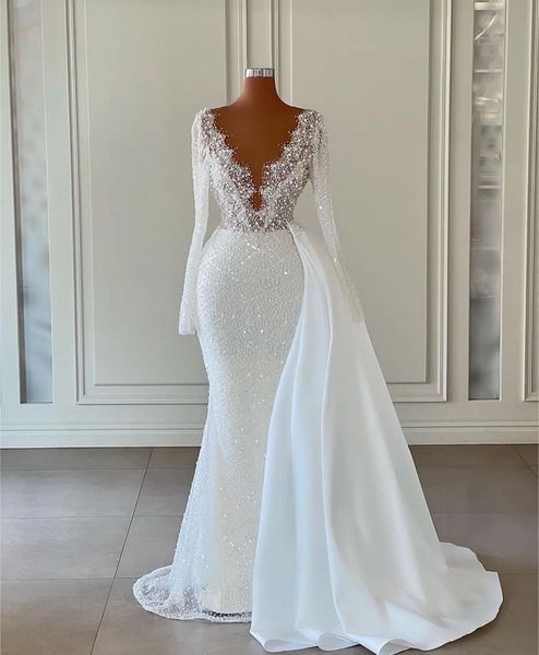 Abiti da sposa scintillanti a sirena Perle che bordano gillter Sheer Scollo a V Manica lunga Perline Fishtail Abiti da sposa Robe De Soiree