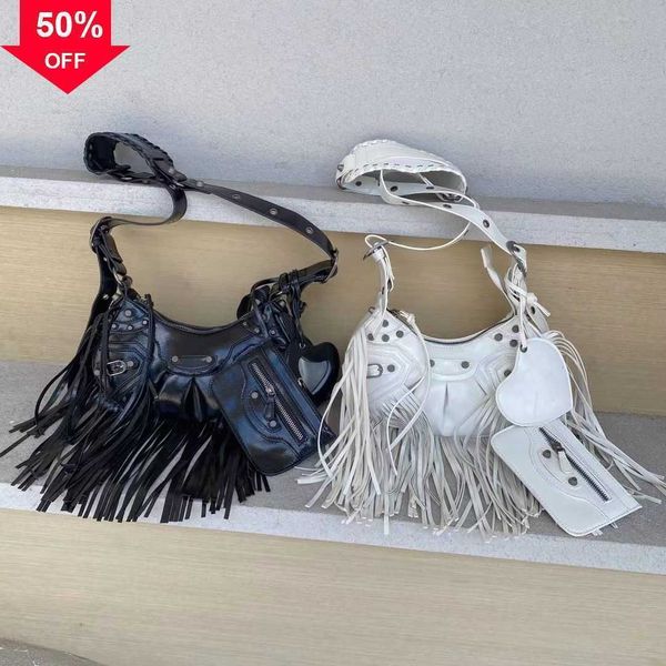 Designer de luxo feminino Bolsa de ombro de moda Trendência Rivet Tassel 3 em 1 motocicleta garota quente menina portátil ombro de ombro portátil fábrica de fábrica de fábrica de venda direta