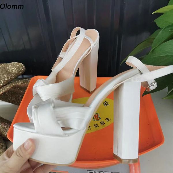 Olomm 2022 Handgemachte Damen Plateausandalen Satin Blockabsätze Offener Zeh Hübsche weiße Hochzeit Cosplay Schuhe Größe 35 47 52