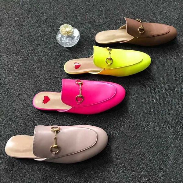 Ciabatte da spiaggia piatte Baotou Infradito 100% Lady Slides Scarpe da donna Sandali Classic Designer Pelle pigra Pelle scamosciata Lettera Pelle bovina Metallo Mens4JE9