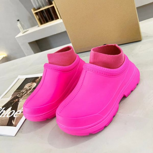 Novos meias e botas de gotas de luxo Sapatos de neve de neve cabelos tênis quentes de borracha solas grossas Anti deslize Candy ao ar livre Baotou Indoor 36-40