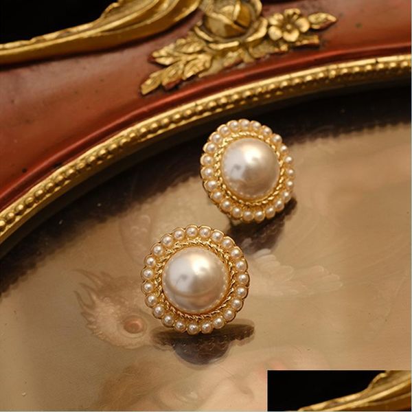 Ohrstecker Runde große Perlenohrringe Gold Neues Design Klassischer Vintage-Sense-Port-Stil Große Perlen-Ohrclips für Frauen Drop-Lieferung Je Dhc82