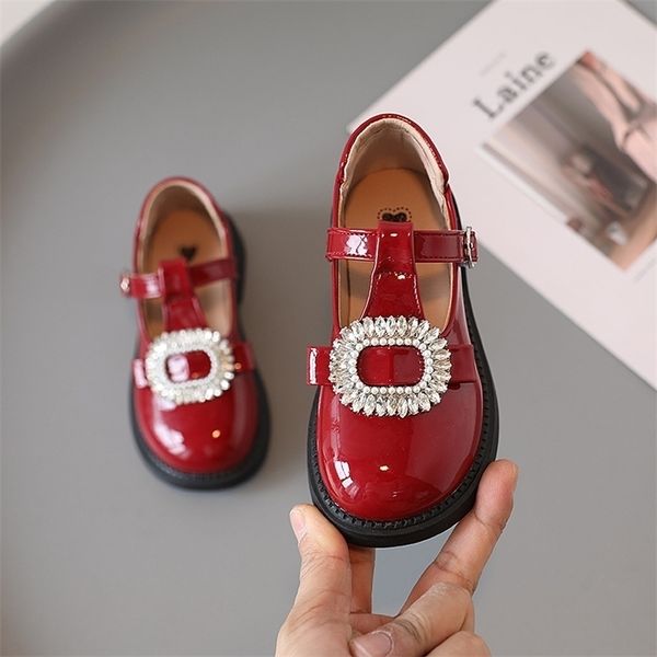 Scarpe da ginnastica per bambini Mary Janes Spring Girls Scarpe in pelle rossa con strass e fiocco Coreano Versatile Unique Kids Fashion Flats 221109