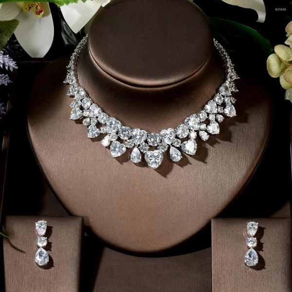 Collana Orecchini Set Accessori per costumi da sposa di moda A forma di cuore Cristallo di zircone cubico Nuziale e gioielli N-1449