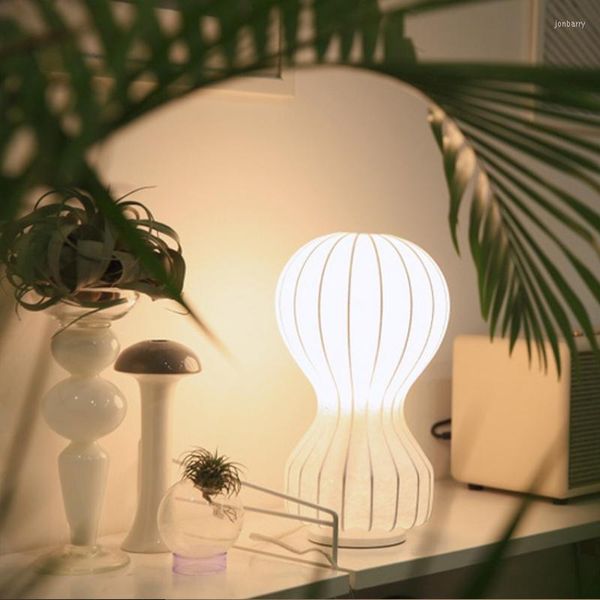 Lâmpadas de mesa Modern Lar Room Quarto Lâmpada Japonosa Japonosa Estudo de seda simples Luz Italiana Creative Air Balloon Home Decor LED