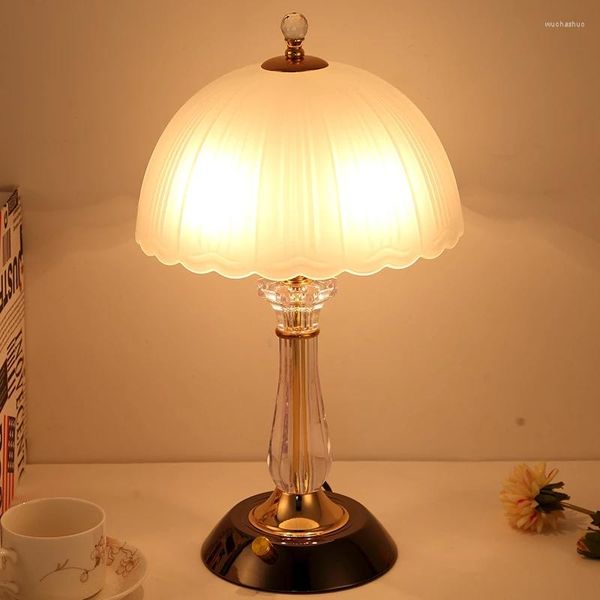 Lampade da tavolo Lampada da comodino moderna in vetro per soggiorno Studio Luce domestica calda creativa semplice Infermieristica