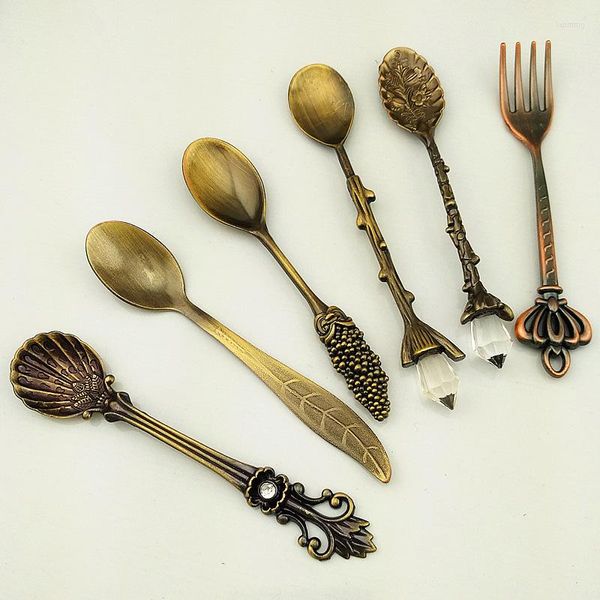 Conjuntos de utensílios de jantar 6pcs/set vintage Royal Style Kitchen Dining Bar Bronze Pequeno talheres de café esculpido Setks Setks Spoons