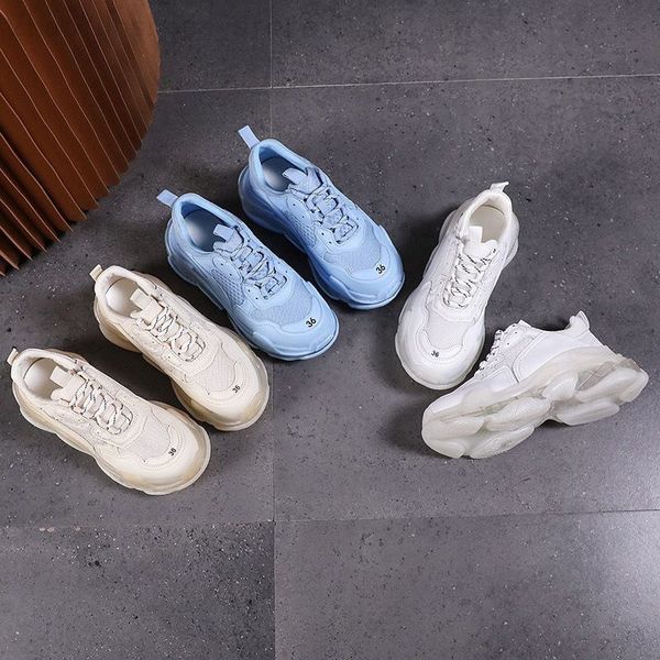 2024 Triple S Womens Erkek Tasarımcı Ayakkabı Platformu Sıradan Spor Ayakkabı Kristal Dipler Vintage Paris 17FW Üçlü Düz Şerek Sole Loafers Lüks Spor Eğitmenleri J1